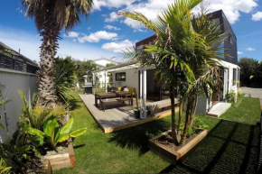 Aloha Beach House - one block from Papamoa beach